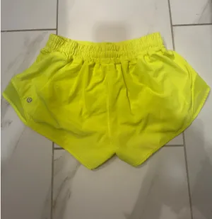 Lululemon Hotty Shorts 2.5"  thumbnail 2