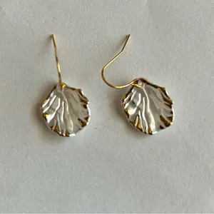 3/$20 White Gold Tone Faux Sea Shell Ocean Beach Dandle Earrings thumbnail 2