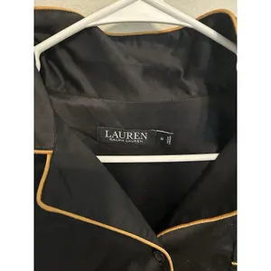 Lauren Ralph Lauren Black Satin Pajama Top Size Medium Printed Pipe Top Preppy thumbnail 6