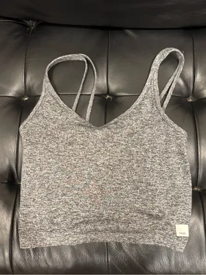 Vuori Women's Halo Performance Crop Tank in Heather Gray thumbnail 3