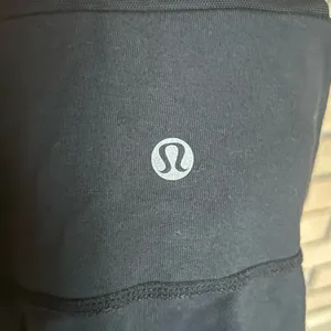 Lululemon Thick Strap Scoop Neck Halter Tank Top Black & Purple Size 4 thumbnail 4