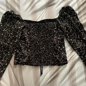 Abercrombie and Fitch Women Blouse Cropped Top Long Balloon Sleeve V-neck Size M thumbnail 4
