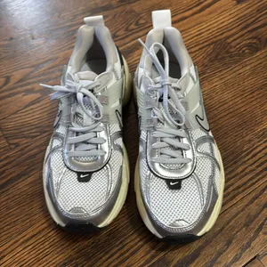 Women's V2K Run Running Sneakers thumbnail 3