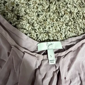 Joie Lavender Mauve‎ 100% Silk Off Shoulder Ruffle Blouse Small 355-D2823 thumbnail 2
