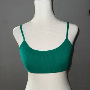 ALO Yoga Ribbed Manifest Bra in Green‎ Emerald Medium Limited Edition NWOT thumbnail 2