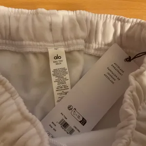 Alo Yoga Accolade Sweatpant White XXS thumbnail 4