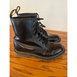The classic black smooth leather Dr. Martens 1460 8-eye boots, size 9 thumbnail 2