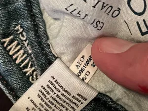 American Eagle Outfitters Skinny Jeans Womens 10 Med Wash Distressed Denim thumbnail 10