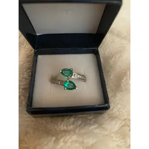 Emerald Green Pear Cut Bypass Ring Silver Tone Crystal Costume Jewelry thumbnail 3