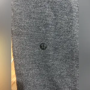 Women’s 6 LuLuLemon athletic button up pants grey thumbnail 8
