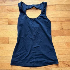LULULEMON Keyhole Black Tank Top Spandex size Small‎ thumbnail 2