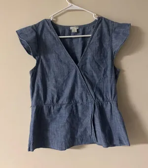 J.Crew Flutter-Sleeve Faux-Wrap Chambray Top Size 4 L0971 thumbnail 1