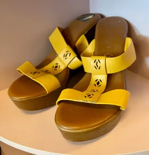 Contessa Yellow‎ Leather Laser Cut T-Strap Platform Wedge Sandals Size 8M Italy thumbnail 1