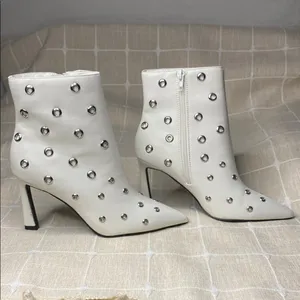 Womens Anne Michelle White Ankle Boots Pointed Toe Stiletto Heel Grommet Accents thumbnail 2