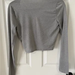 Abercrombie Silver Shimmer Long Sleeve Twist Front Crop Top thumbnail 4