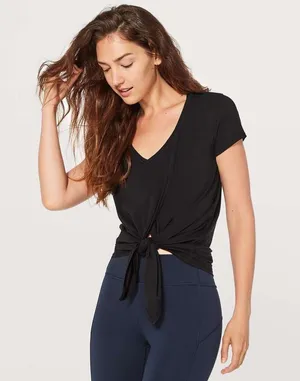 Lululemon Knot A Problem Tee Short Sleeves in Black Sz 4 / 6 thumbnail 2