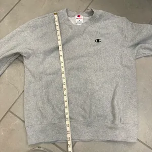 NWOT Champion Women's Fleece Crewneck Sweatshirt - Heather Grey M thumbnail 4