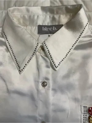 Blue b. Boutique Jeweled White Button Down Women’s Size Medium NWT thumbnail 3