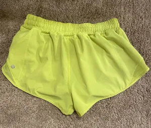 Lululemon Shorts Hotty Hot Size 8 Reg thumbnail 2