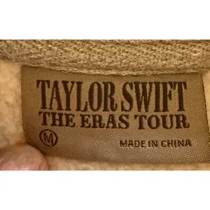 Taylor Swift Eras Tour Sweatshirt Size M Gray Graphic Logo 1/4 Zip Official Merc thumbnail 2