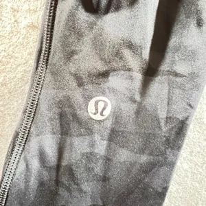 1247 |‎ Lululemon Align Camo High Rise Athletic Yoga Leggings Black Womens 0 thumbnail 6