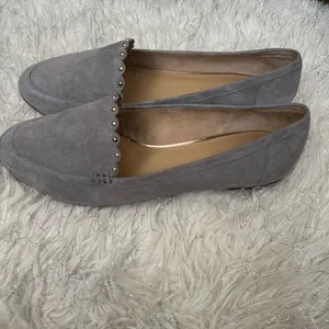 Talbots Gray Women’s Ryan Scaloop Flats Suede Loafers with Stud Detail Size 9M thumbnail 7