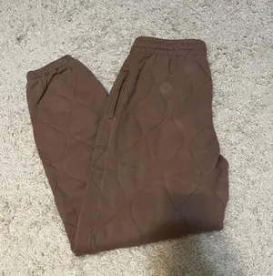 Abercrombie And Fitch Beige Quilted Joggers Medium thumbnail 2