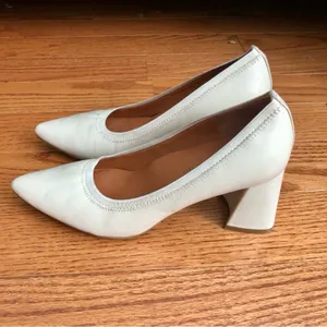 Gentle Souls by Kenneth Cole Dionne Pointed Toe Pumps White Stone Women's 7.5M thumbnail 9