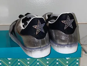 NIB Anna Gray/Black Star Cutout Sneakers 8 thumbnail 7