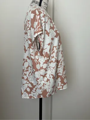V-Neck Floral Print Blouse in Dusty Rose and White thumbnail 2