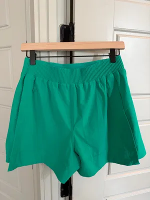 Lululemon Stretch Woven Relaxed-Fit High-Rise Short 4" thumbnail 4