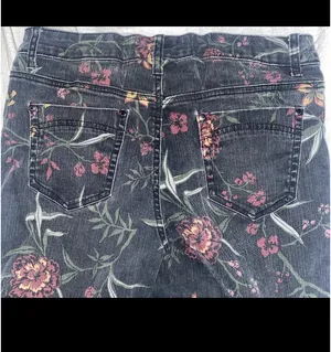 Bandolino Ladies Amy Black Floral Print Modern Straight Leg Pants Jeans Size 10 thumbnail 8
