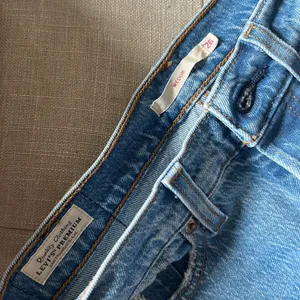 Levi Strauss Medium Wash Wedgie Jeans‎ Size 26 thumbnail 3
