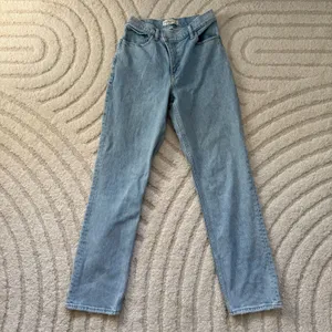 Abercrombie & Fitch The 90’s Straight Ultra High Rise Criss Cross Waist Size 27 thumbnail 2