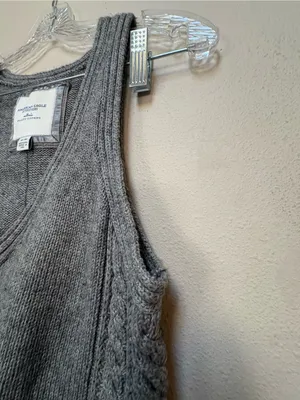 American Eagle Gray Cotton Wool Sweater Tank Cable Knit V Neck Medium thumbnail 4