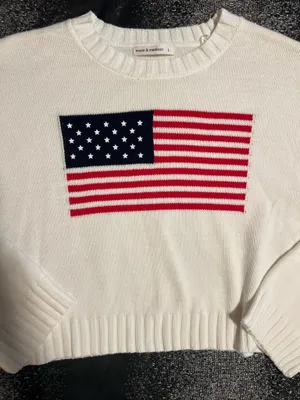 Moon & Maddison Womens large American Flag cropped boxy fit long sleeve sweater thumbnail 3