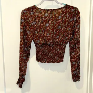 Women’s Forever 21 Floral Print Peasant Long Sleeved Crop Top (NWT) thumbnail 3