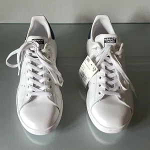 adidas Stan Smith W Women’s Sneakers White Navy Leather Size 8.5 NWT S81020 thumbnail 5