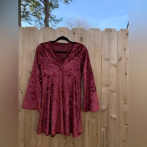 Chloah womens Velvet dress size small Maroon Bell sleeve Soft Spring‎ Summer thumbnail 3