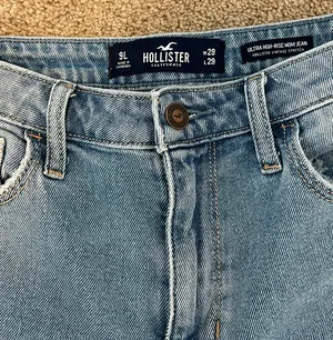 Ripped Mom Jeans thumbnail 5
