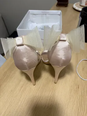 Bow Heels Size 8 Gold thumbnail 3