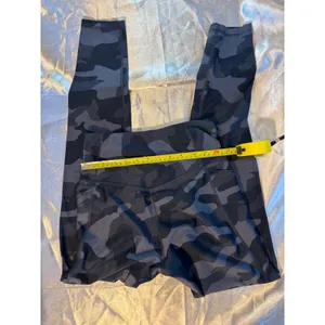 Old Navy Active Elevate Go-Dry Camo Leggings Grey Black High Waisted Pockets M thumbnail 2