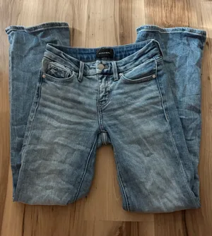 Buckle Jeans thumbnail 1