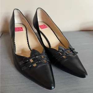 Oscar de la Renta Black Leather Shoes Size 8.5 Dressy Casual Heels Pumps‎ Office thumbnail 1