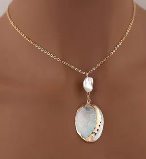 Faux pearl with metallic edge shell necklace Gold thumbnail 1