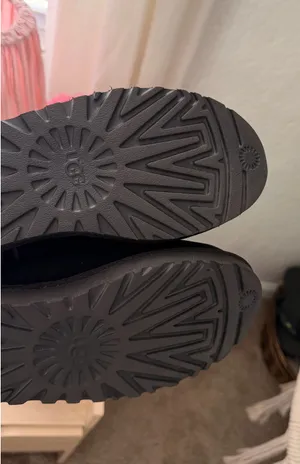 UGG Mini Boots thumbnail 6