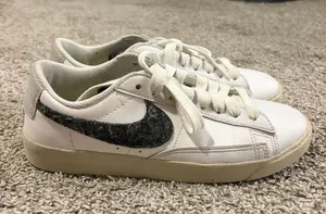 Nike Blazer Low SE Women's Size 7 Wool Pack White Black DA4934-100 thumbnail 1