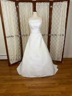 Beautiful Vintage Y2K David’s Bridal Wedding Gown thumbnail 3