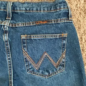 Women’s Wranglers size 11/12 x 30 thumbnail 3