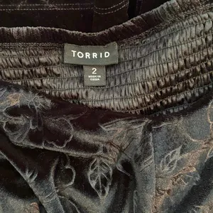 Torrid Size 2X Black Velvet Peplum Babydoll Top Smocked Floral Goth Whimsygoth thumbnail 5